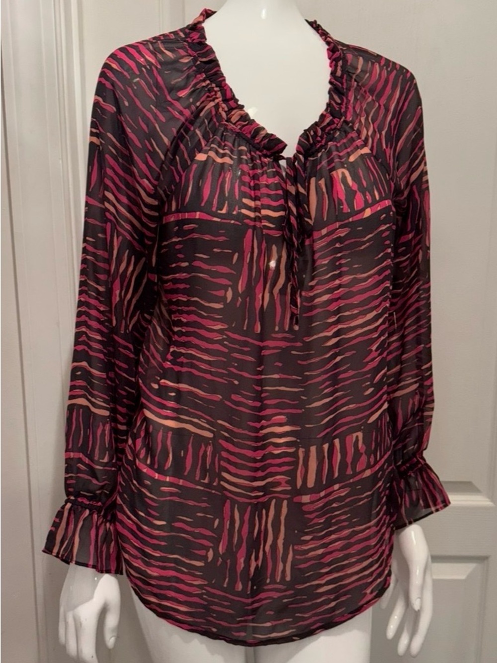 LOFT Black and Pink Ruffle V-Neck Patterned Blouse-Medium